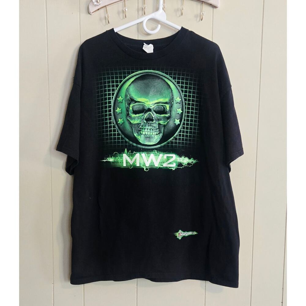 Vintage Men's Call of Duty Shirt  Modern Warfare 2 Pre-loved